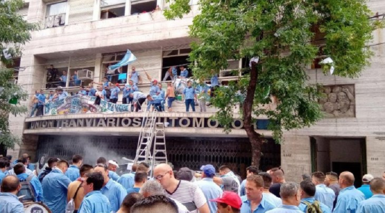 Violentos incidentes entre afiliados a la UTA: hay ocho heridos
