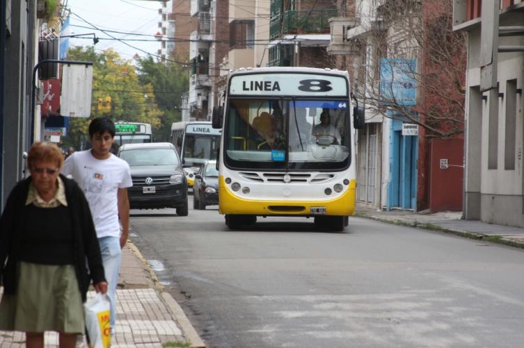 La Línea 8 no entrará a barrio Centenario por las noches