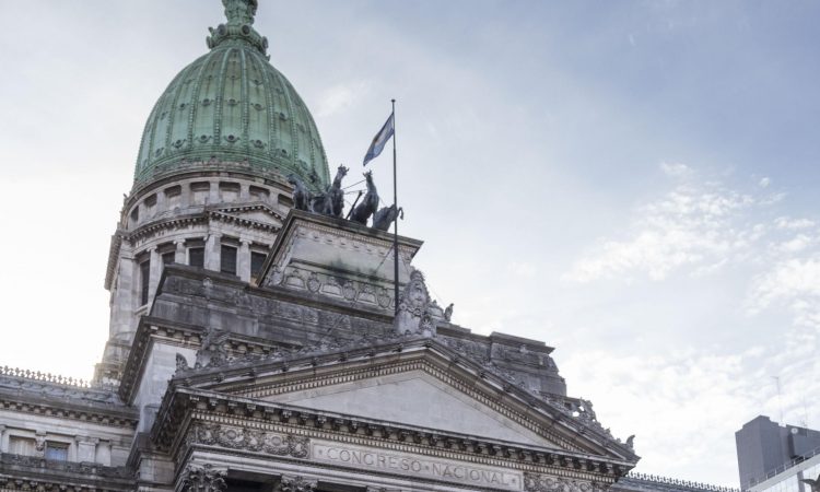 La Emergencia Económica se convirtió en Ley