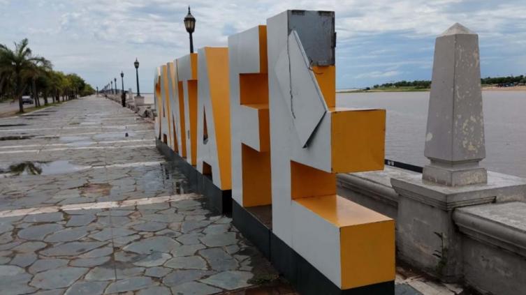 Vandalizaron el cartel de Santa Fe en la Costanera Oeste