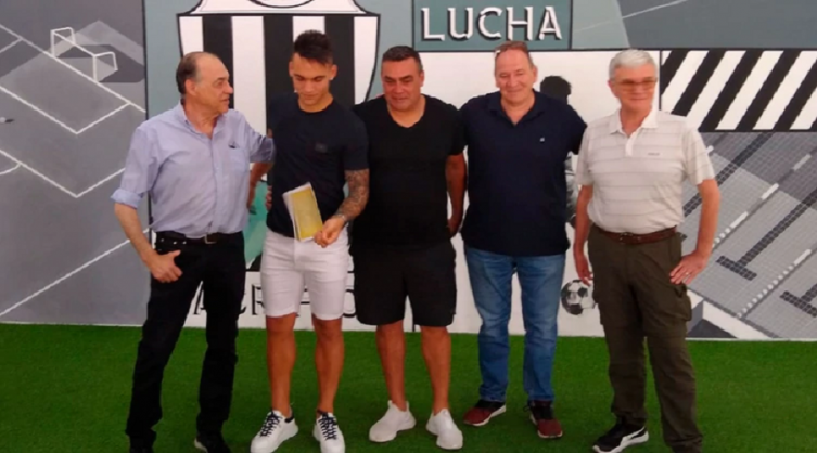 Lautaro Martínez recibió un reconocimiento por sus declaraciones en contra de la discriminación