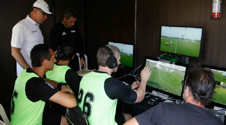 El presidente de AFA confirmó cuándo comenzará a utilizarse el VAR en el fútbol argentino