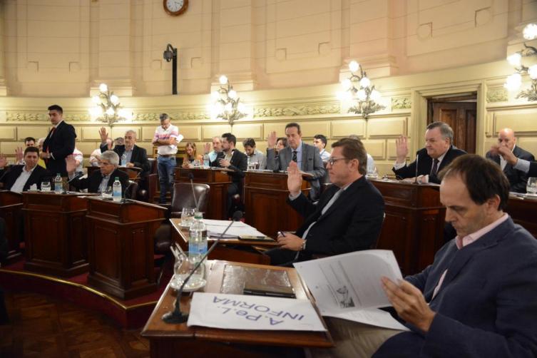 Media sanción a la Reforma Tributaria y a la Emergencia Económica