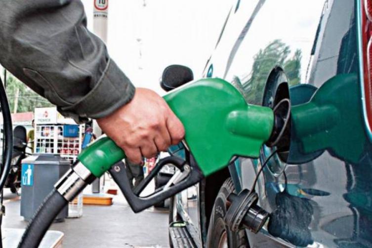YPF aumentará mañana un 5% el precio de los combustibles