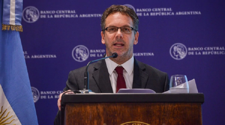 Con el recargo “solidario”, el dólar cerró 2019 con un aumento del 110%