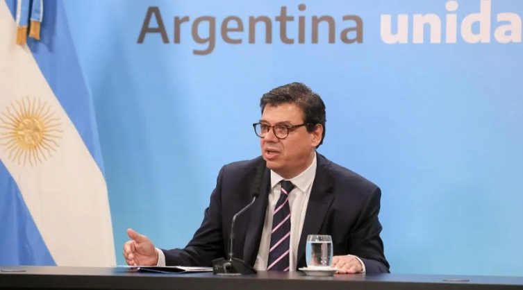 El gobierno oficializó el aumento de $4000 para trabajadores privados