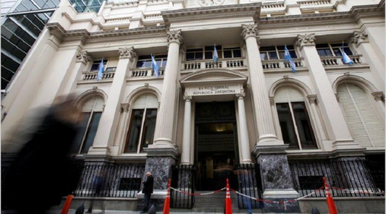 El BCRA baja encajes para bancos que den préstamos a pymes a tasa de 40%