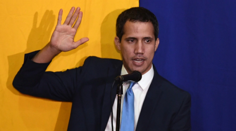 Los diputados venezolanos sesionaron fuera del Parlamento y reeligieron a Guaidó como su presidente