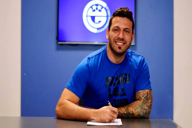 Fatura Broun es la cuarta incorporación de Maradona para Gimnasia