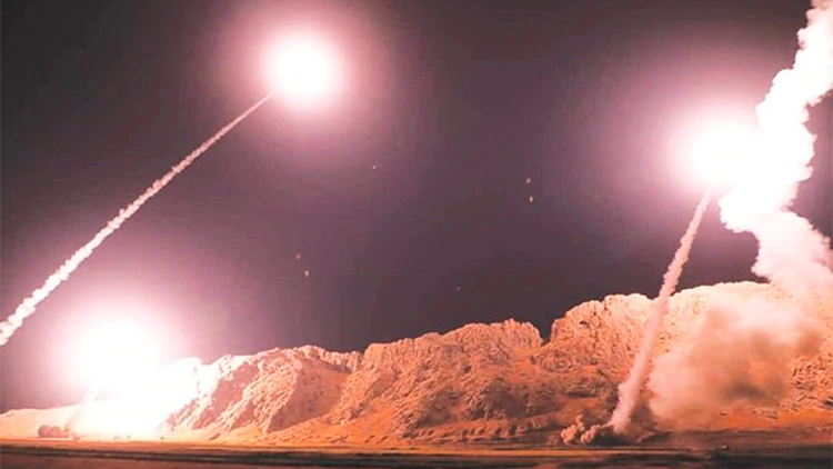 Irán atacó con más de una docena de misiles instalaciones estadounidenses en Irak