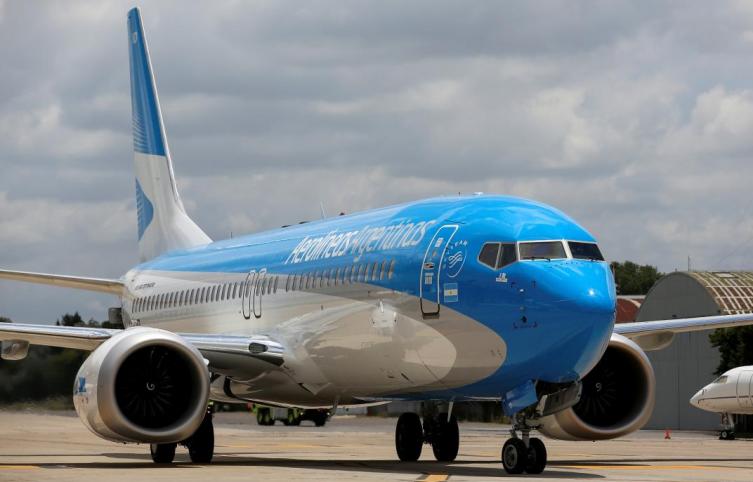 El impuesto del 30% se aplicará también en Aerolíneas
