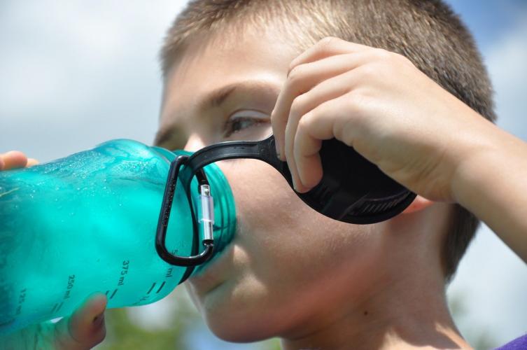 Cómo evitar los golpes de calor en los niños