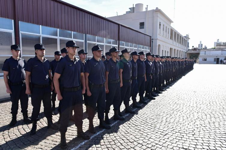 Detuvieron a un cadete de policía por robar y chocar a un motociclista