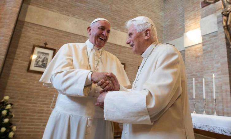 Benedicto XVI negó haber escrito un libro sobre el celibato
