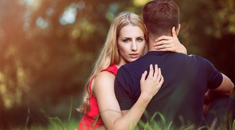 De qué se trata el “cuckolding”, la práctica sexual que da luz verde a la infidelidad