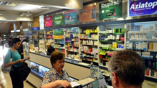 Farmacéuticos podrían dejar de atender a jubilados si el PAMI no paga una deuda millonaria