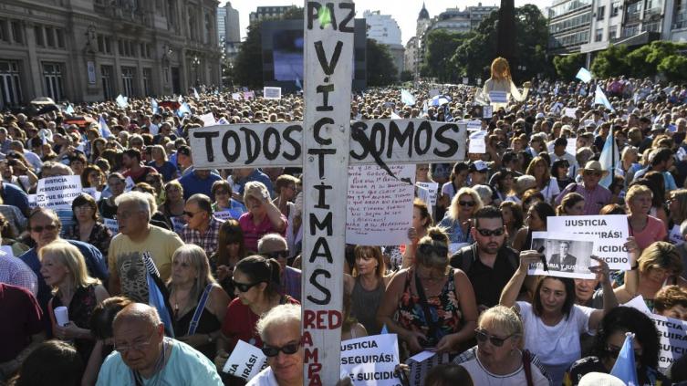 Cientos de personas homenajearon a Alberto Nisman
