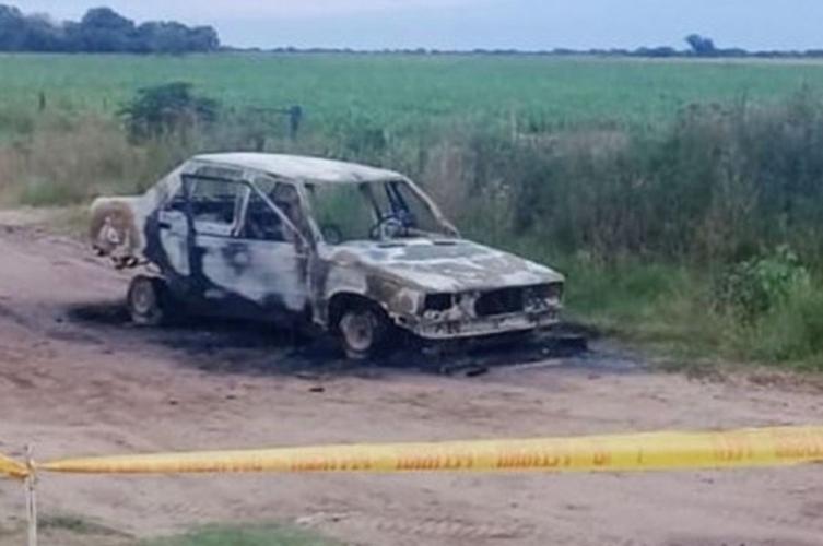 Detienen a un hombre por la muerte de una mujer adentro de un auto 