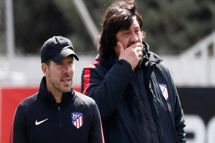 El Mono Burgos habría tomado la decisión de separarse del Cholo Simeone y dejar el Atlético Madrid