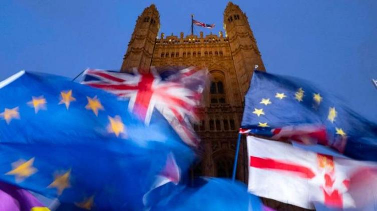 Reino Unido ratificó el Brexit y se va de la UE