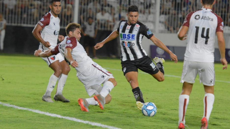 En el duelo  de necesitados lo perdió Colón en el último suspiro por la mínima y de penal