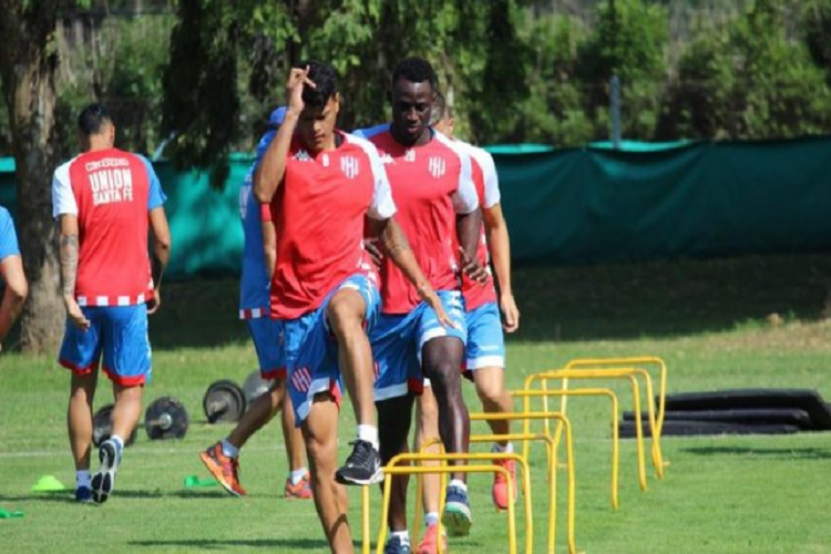 Unión vuelve a los entrenamientos con la mente en Estudiantes
