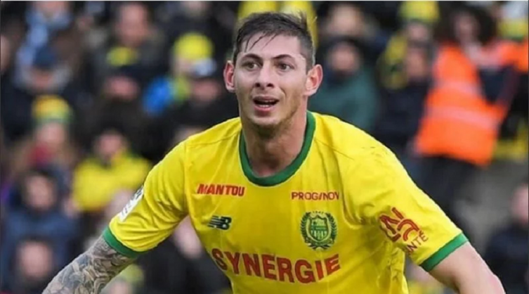 Emotivo homenaje a Emiliano Sala en el partido entre Nantes y Burdeos