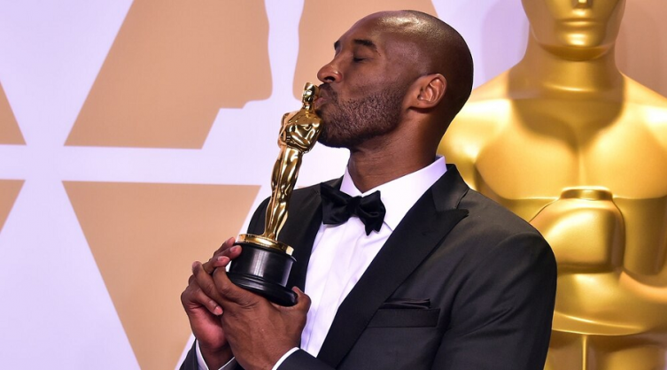 Conmoción por la muerte de Kobe Bryant: el día que la estrella de la NBA ganó un Oscar