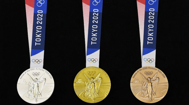 Las innovadoras medallas con “basura tecnológica” de los Juegos Olímpicos Tokio 2020