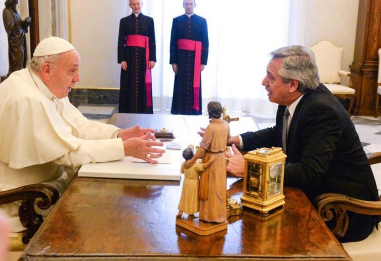 El presidente aseguró que no se habló del aborto con el Papa