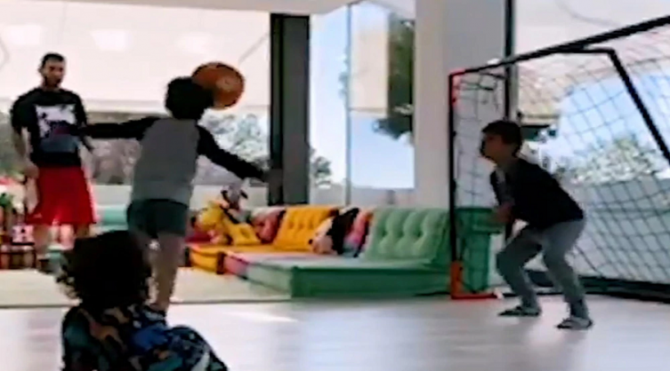 Messi mostró cómo entrena con sus hijos en la intimidad de su hogar