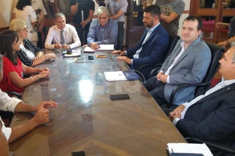 Ley de necesidad pública: dirigentes socialistas visitaron la Casa Gris