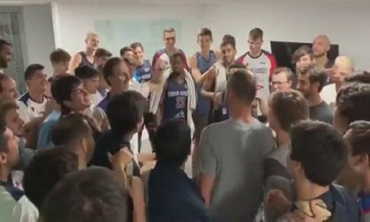 Manu Ginóbili sorprendió al plantel de Bahía Basket