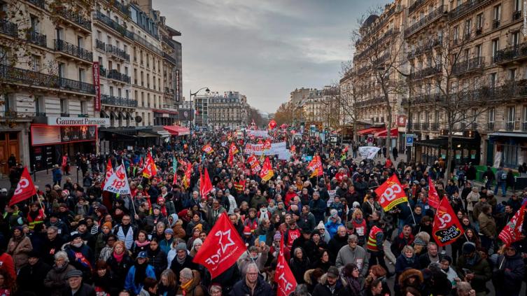 París: una multitud volvió a la calle para protestar contra la reforma de las pensiones