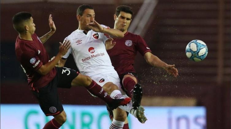 Newell ´s y Lanús entretuvieron y repartieron puntos en la Fortaleza