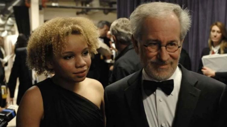 La hija de Steven Spielberg, Mikaela, incursiona en el porno