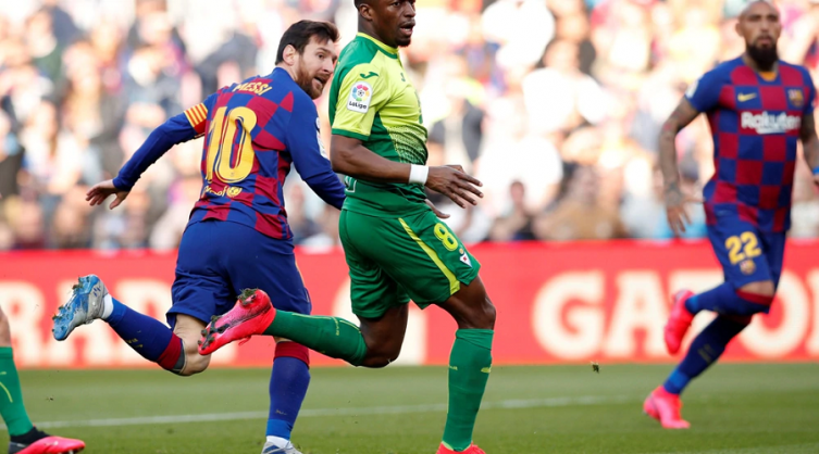 Con cuatro goles de Messi, el Barcelona superó al Eibar y es líder de la liga española