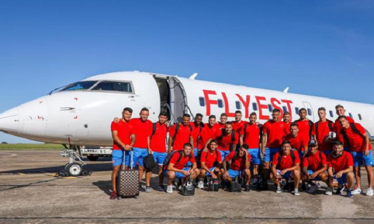 El plantel de Unión viaja en chárter a Mendoza para enfrentar a Godoy Cruz