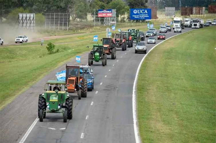“Si quieren buscar a la nueva oligarquía vacuna que la busquen en sus filas”