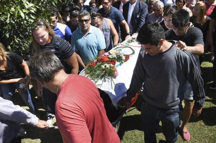 Familiares, amigos y deportistas despidieron a Braian Toledo