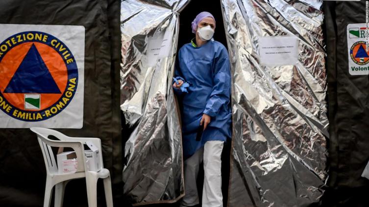 Hay más de 83.000 casos de coronavirus en todo el mundo