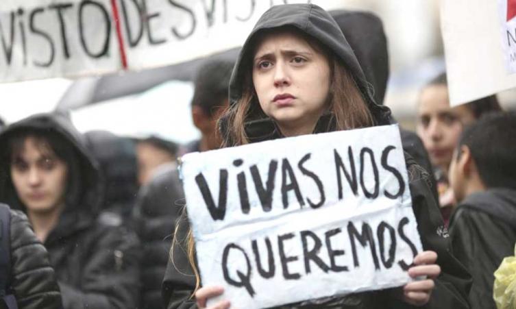Una mujer es asesinada cada 23 horas en el país