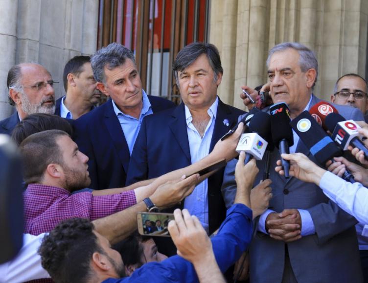 El Gobierno confirmó que sube las retenciones a la soja al 33%