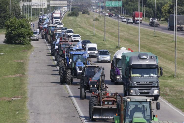 El campo realizará un paro de cuatro días por la suba de retenciones