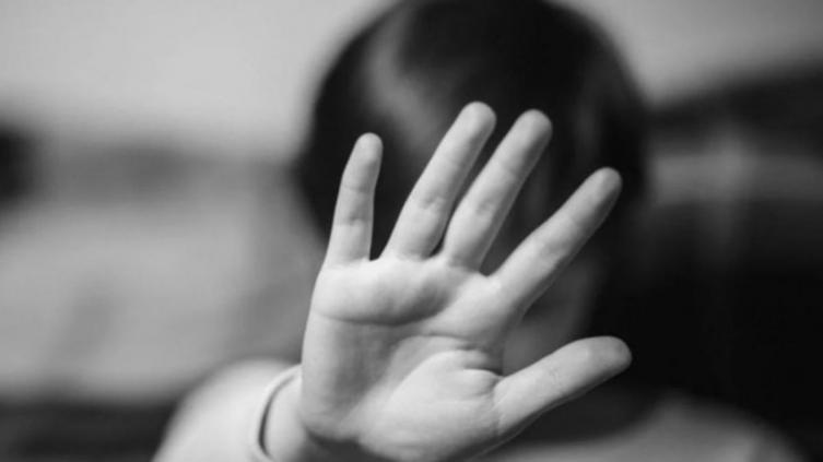 Bigand conmocionada por un nuevo caso de abuso sexual infantil