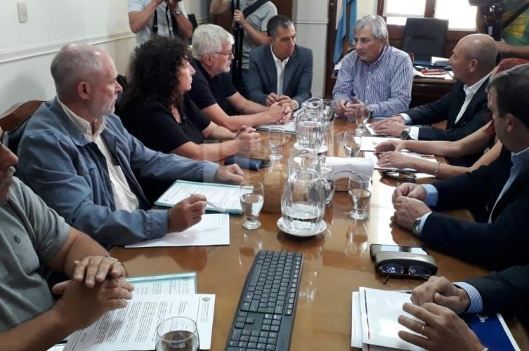 Se reúne la paritaria central