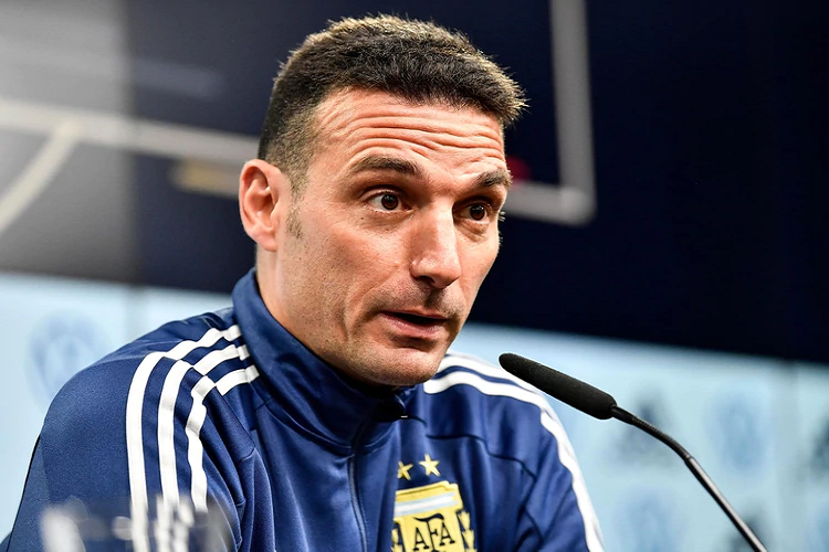 Con varias sorpresas, Scaloni dio la lista para el debut de Argentina en las Eliminatorias