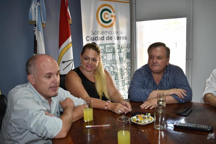 Michlig y Henn junto a intendentes y Ptes. Comunales