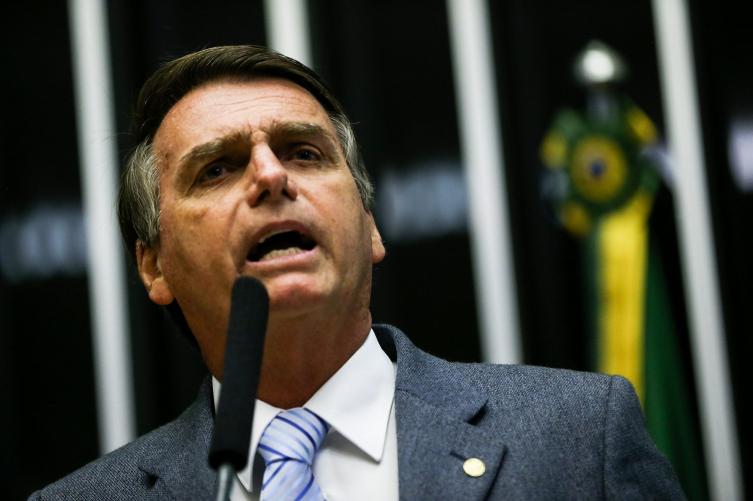 A pesar que Bolsonaro dice que no tiene coronavirus, deberá repetirse el análisis
