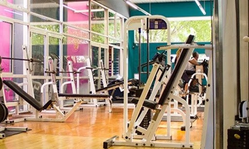 Se cierran gimnasios, peloteros, cines, salones de fiesta y otros locales